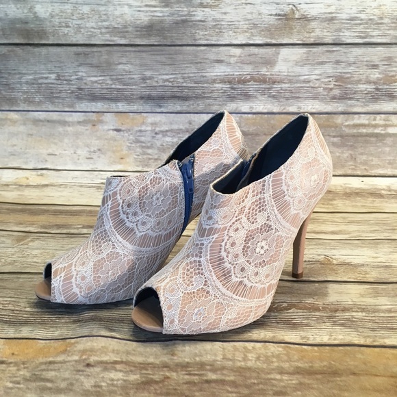 BHLDN Shoes - BHLDN size 9 something blue lace peep heels